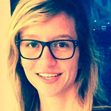 Walker from Dubai | Woman | 32 years old | Taurus